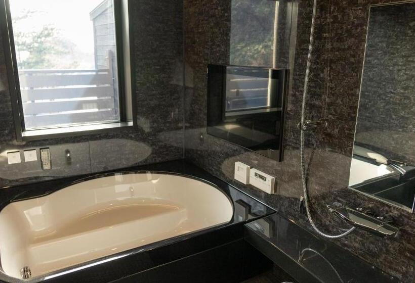 جناح مزود بجاكوزى, Mayu Futahari