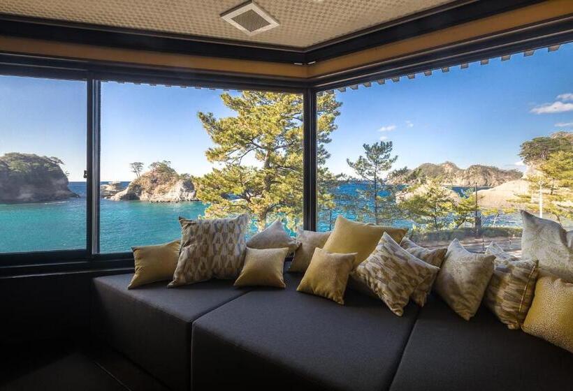 جناح مزود بجاكوزى, Mayu Futahari