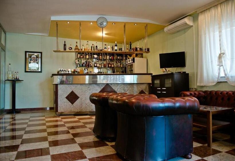 اتاق استاندارد سه تخته با بالکن, Ero Medjugorje