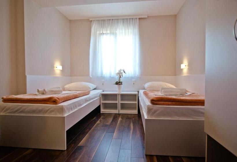 اتاق استاندارد سه تخته با بالکن, Ero Medjugorje