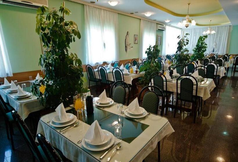 اتاق استاندارد سه تخته با بالکن, Ero Medjugorje