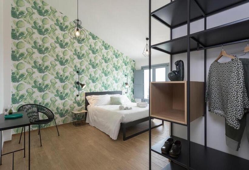 اتاق لوکس, Madre