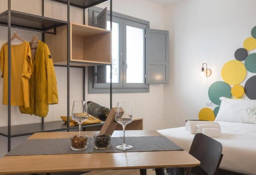 استودیو خانوادگی, Madre