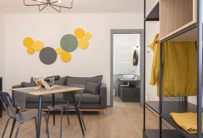 استودیو خانوادگی, Madre