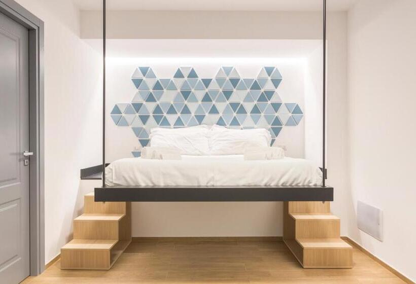 اتاق استاندارد, Madre