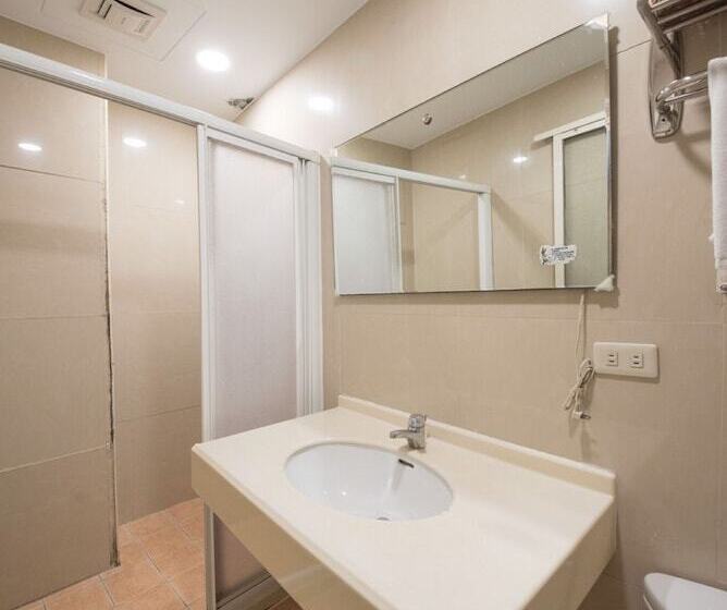 تختخواب در اتاق مشترک, Deer Traveler Hostel
