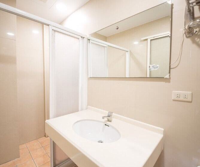 تختخواب در اتاق مشترک, Deer Traveler Hostel