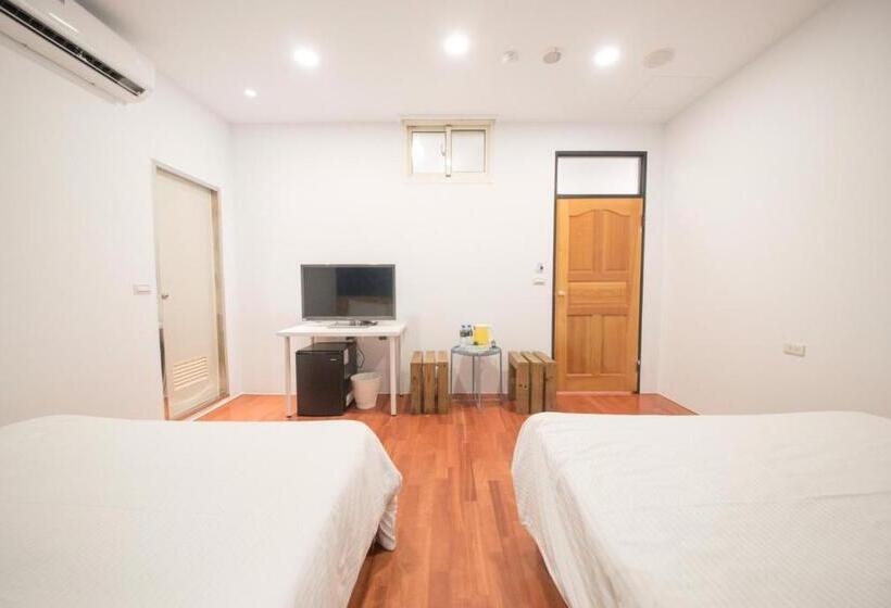 اتاق کلاسیک چهارنفره, Deer Traveler Hostel