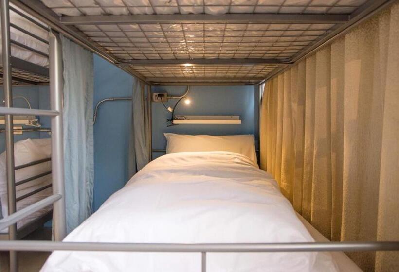 اتاق استاندارد چهار تخته, Deer Traveler Hostel