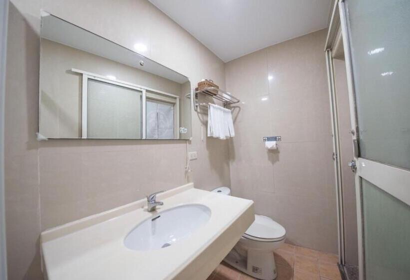 چادر با خدمات رفاهی استاندارد, Deer Traveler Hostel