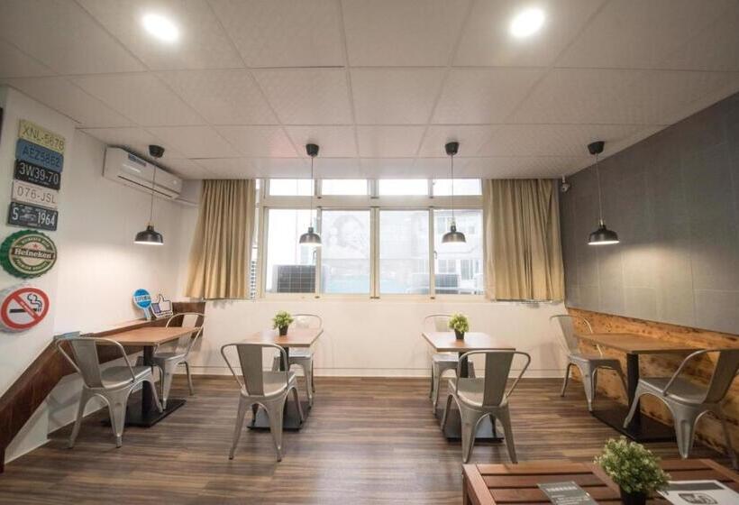 چادر با خدمات رفاهی استاندارد, Deer Traveler Hostel
