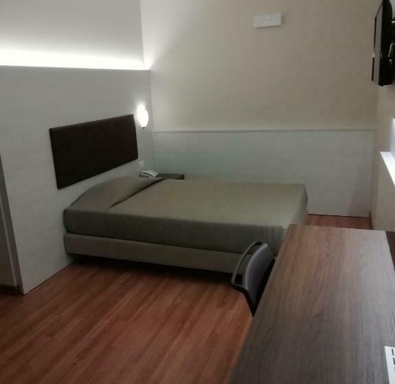 غرفة قياسية فردية, Buca Di Bacco