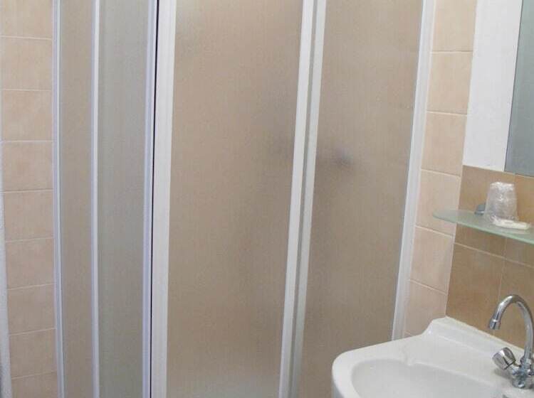 트리플 클래식 룸, Le Guintrand