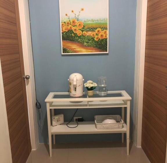 スタンダードスタジオ, Khao Oat Airport