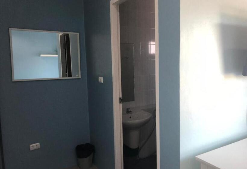 スタンダードスタジオ, Khao Oat Airport