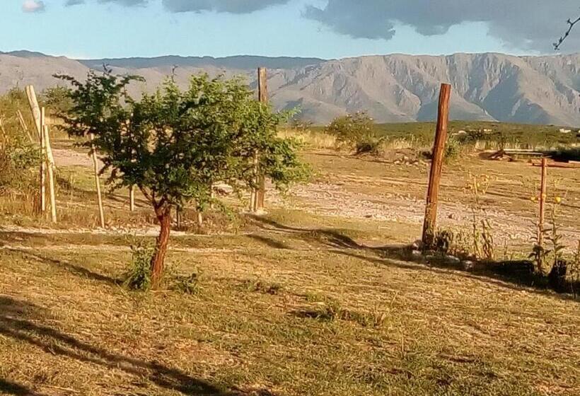 سوییت با چشمانداز کوه, La Pirca