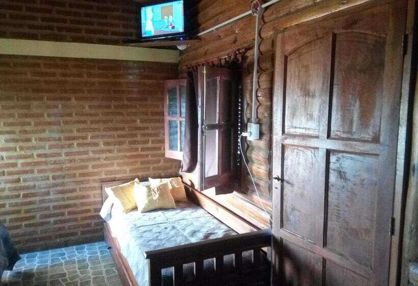 سوییت با چشمانداز کوه, La Pirca