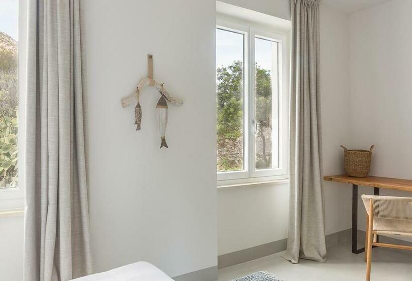 غرفة بريميوم, La Guardia