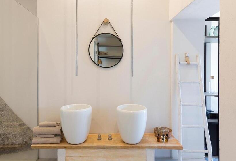 جناح جونيور مطلّ علي البحر, La Guardia