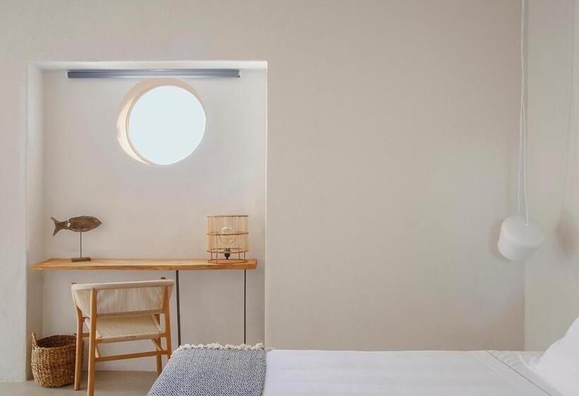 جناح جونيور مطلّ علي البحر, La Guardia