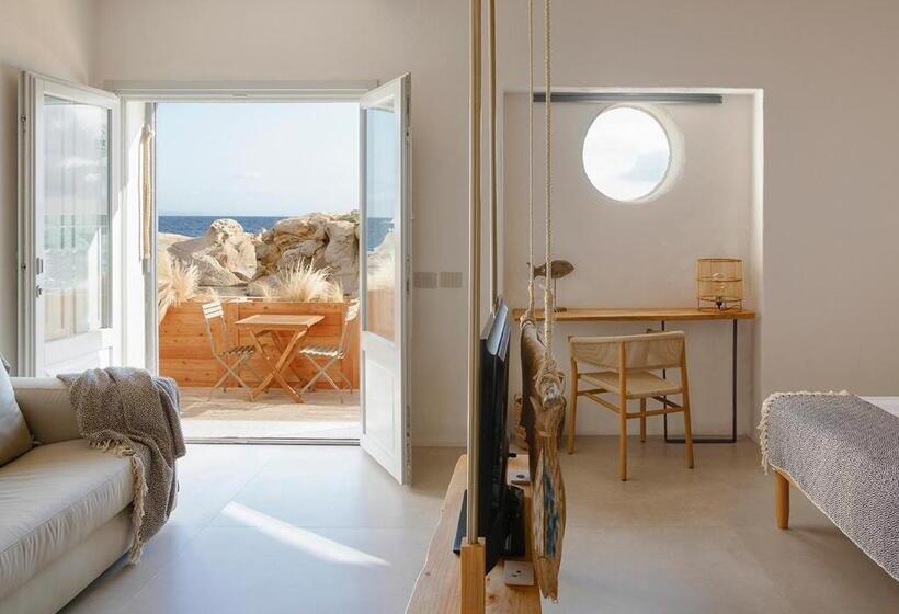 جناح جونيور مطلّ علي البحر, La Guardia