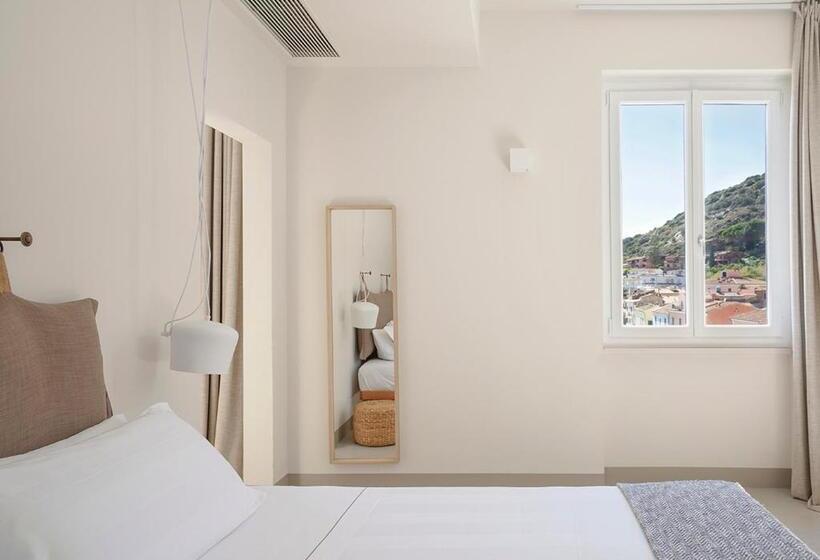 جناح مطلّ علي البحر, La Guardia