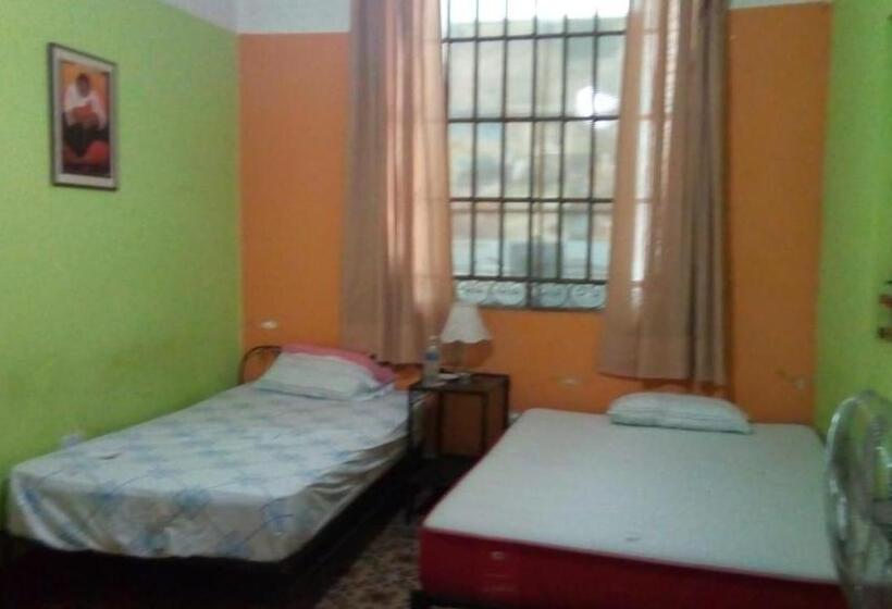 غرفة قياسية, Hostal Virrey & Tours