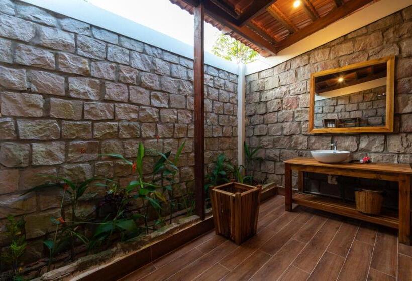 اتاق سوپریور سه تخته, Island Lodge Phu Quoc