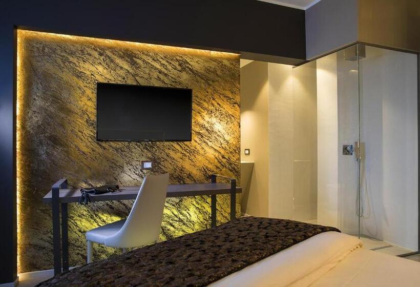 标准间带露台, Milestone