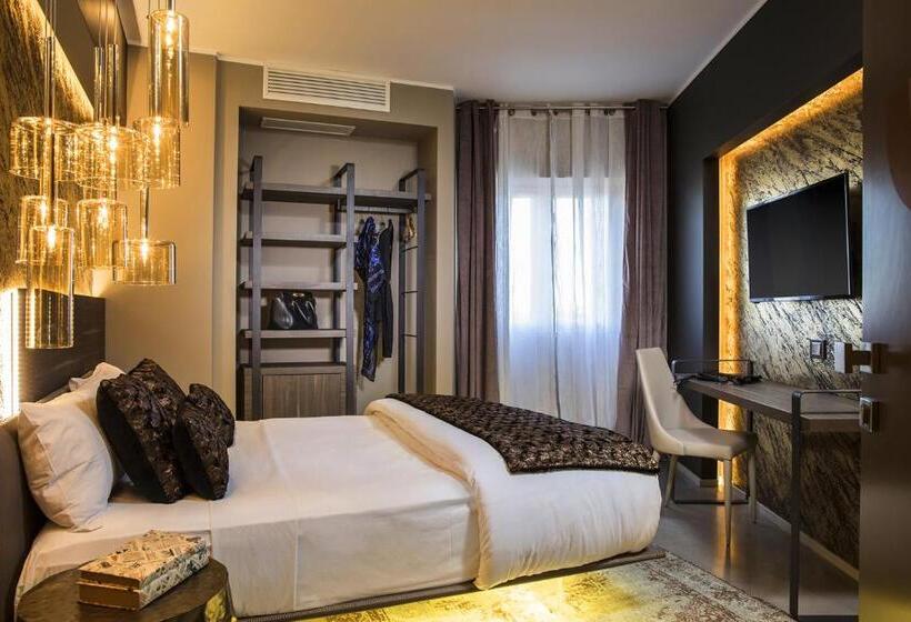 标准间带露台, Milestone