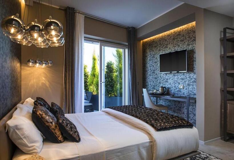 标准间带露台, Milestone