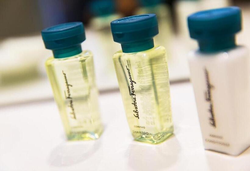 带露台的小型套房, Milestone