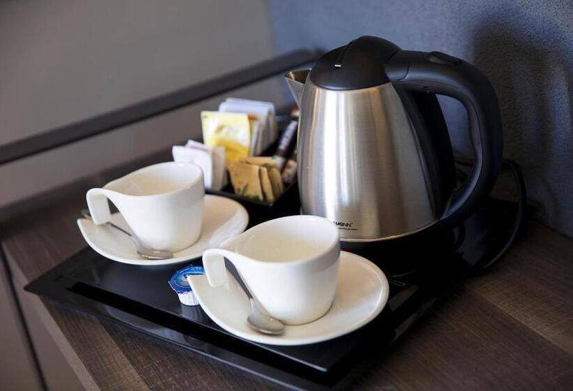 带露台的小型套房, Milestone