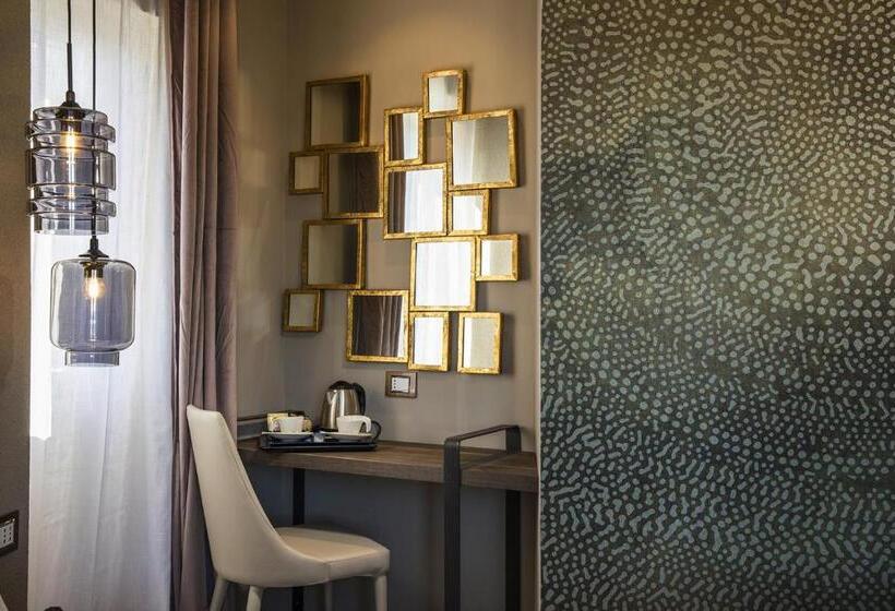 带露台的小型套房, Milestone