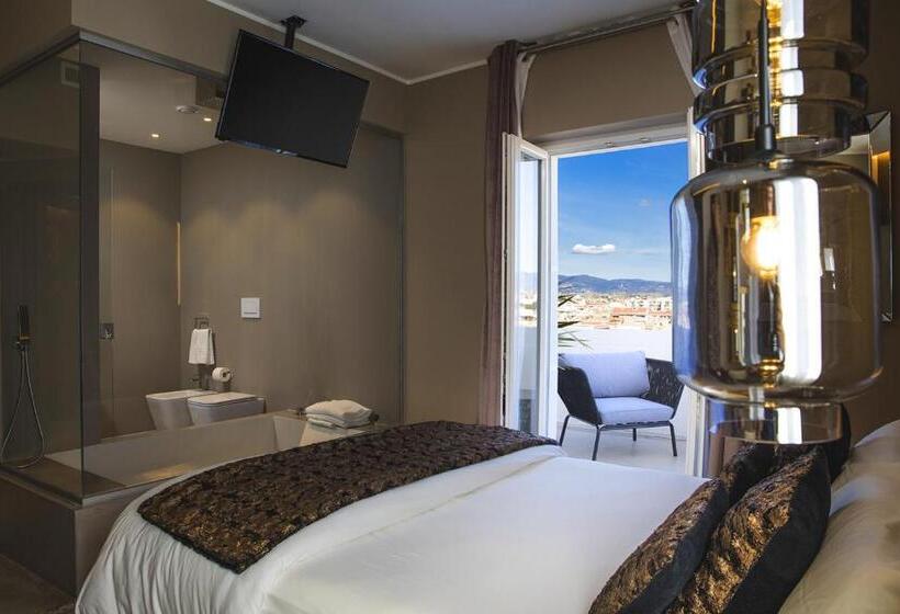 带露台的小型套房, Milestone