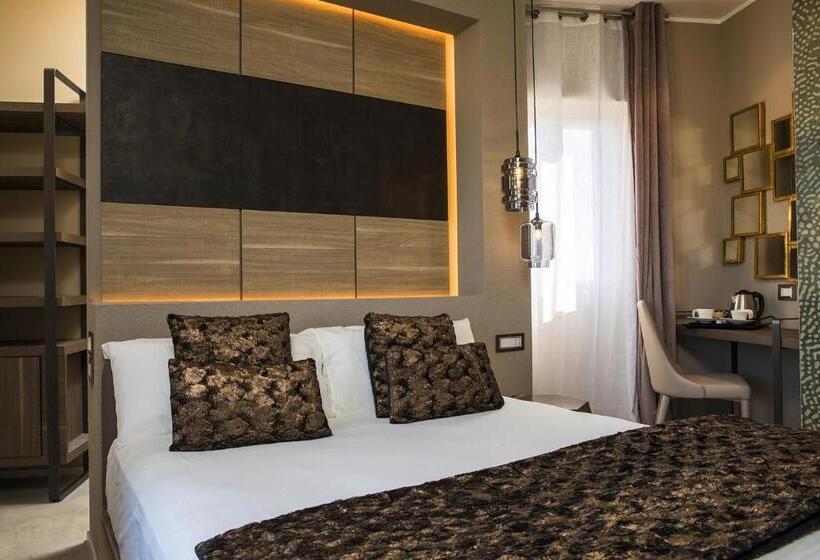 带露台的小型套房, Milestone