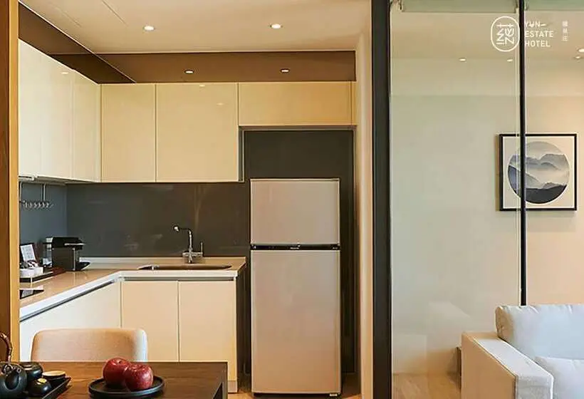 سوییت لوکس, Yun Estate