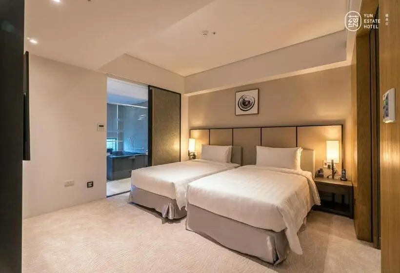Superior suite with balcony, Yun Estate