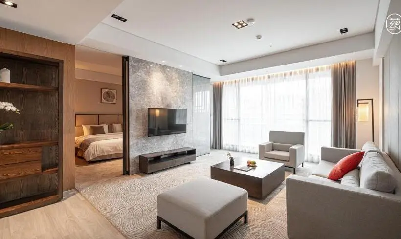 اتاق لوکس با بالکن, Yun Estate