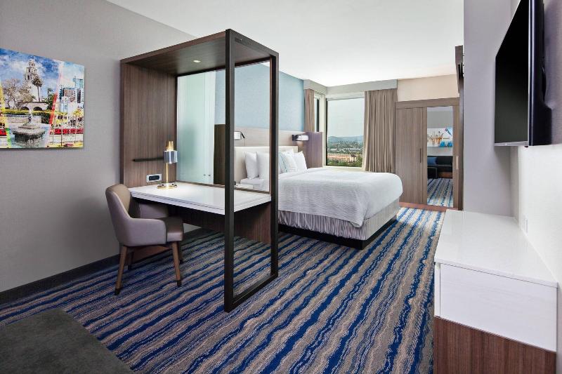 キングサイズベッドのスイートルーム, Springhill Suites By Marriott Escondido Downtown