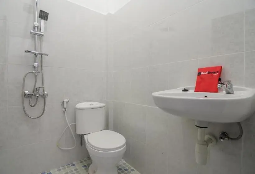 اتاق لوکس, Reddoorz Near Sultan Thaha Airport Jambi