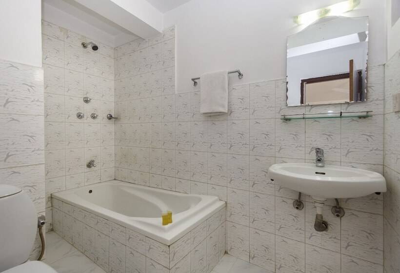 اتاق لوکس با بالکن, Pacific Guest House