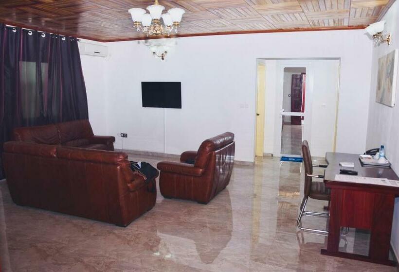 سوییت سوپریور, La Couronne Rw Hotel & Suites