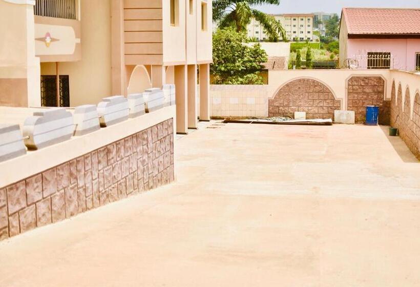 اتاق استاندارد, La Couronne Rw Hotel & Suites