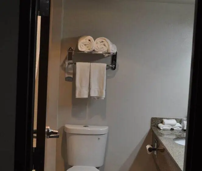 スイート, Seaport Inn & Suites