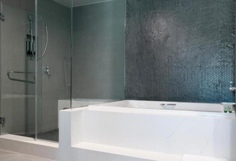 جناح ديلوكس, Tilbury Inn