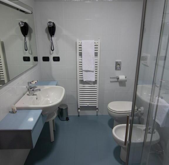 اتاق استاندارد چهار تخته, Master Hotel Reggio Emilia