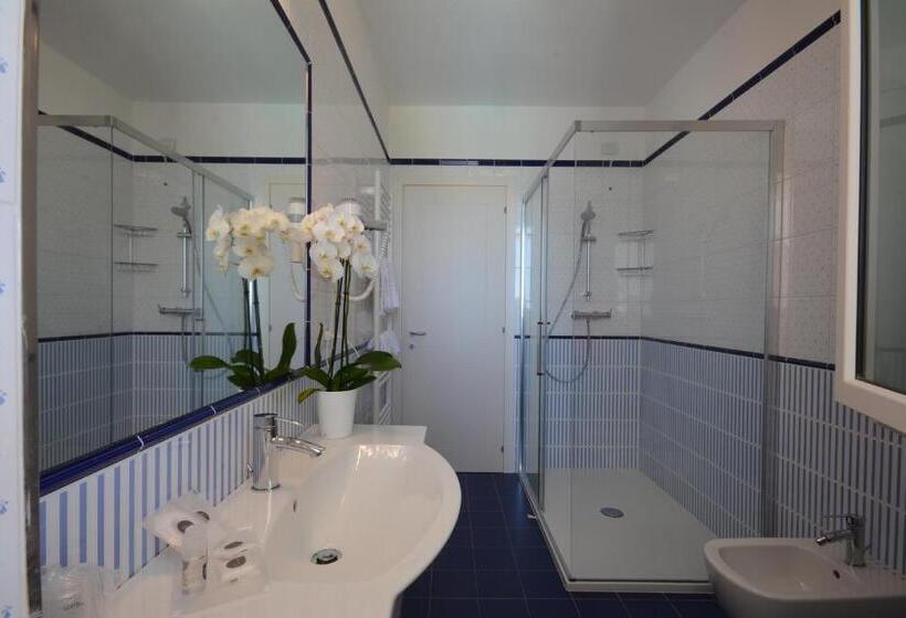 带1个卧室的带海景的公寓, Residence La Villa