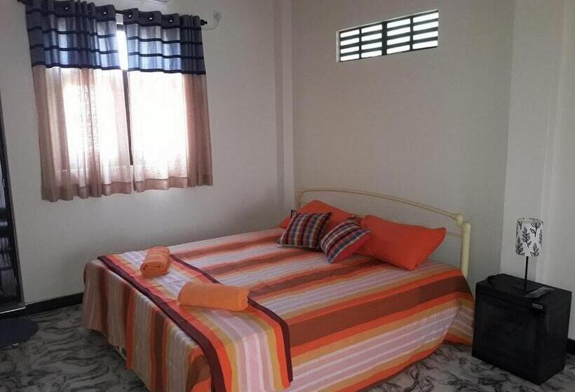 חדר סטנדרט לשלושה, Wattle Inn