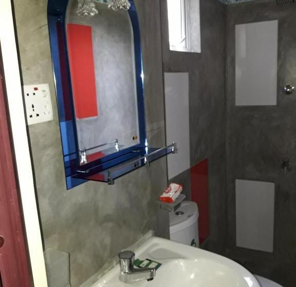 חדר סטנדרט לשלושה, Wattle Inn